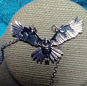 Silvertone owl necklace